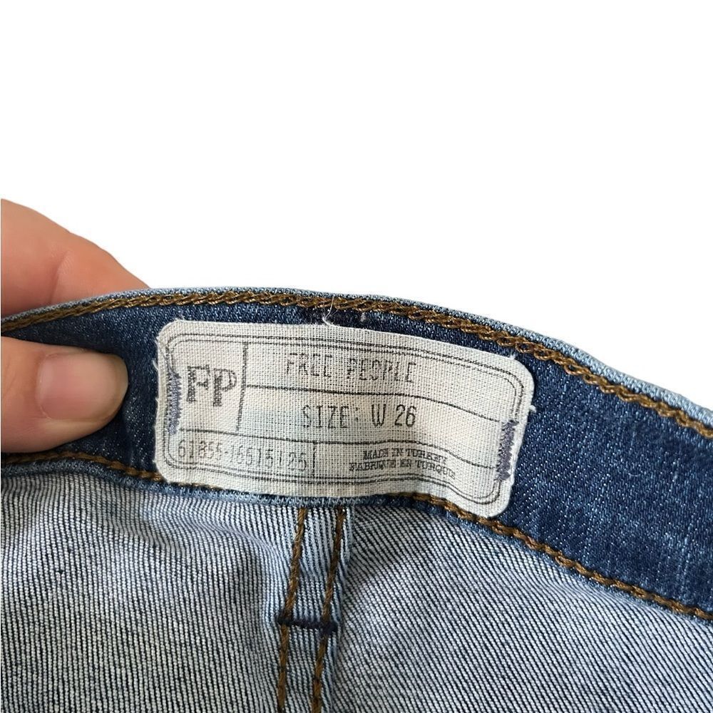 Free People Destroyed Reagan Button Front Jeans Size 26 - Picture 2 of 12